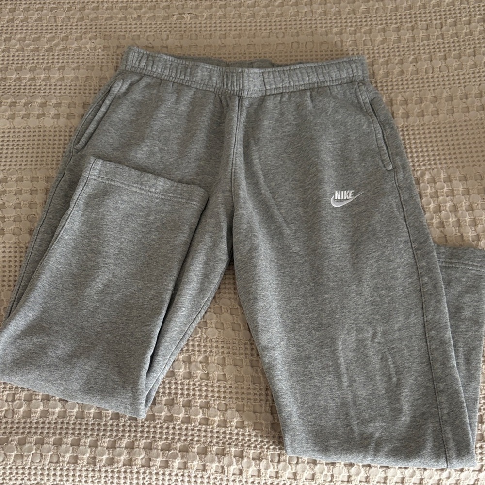 Nike Men's Heather Gray Joggers